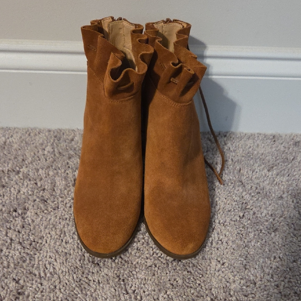 Women's Crown Ivy Tan Suede Ankle Boots